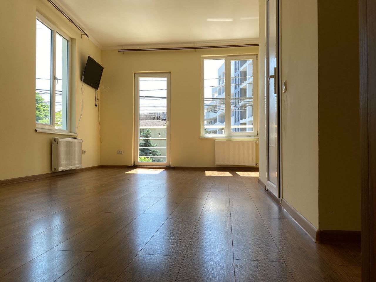 Продажа фасадного отдельностоящего здания и дома по ул. Каманина 21