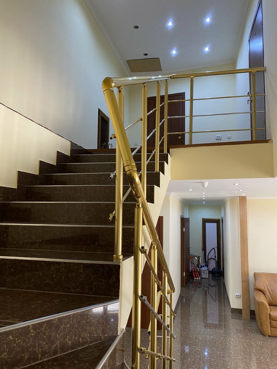 Продажа фасадного отдельностоящего здания и дома по ул. Каманина 21