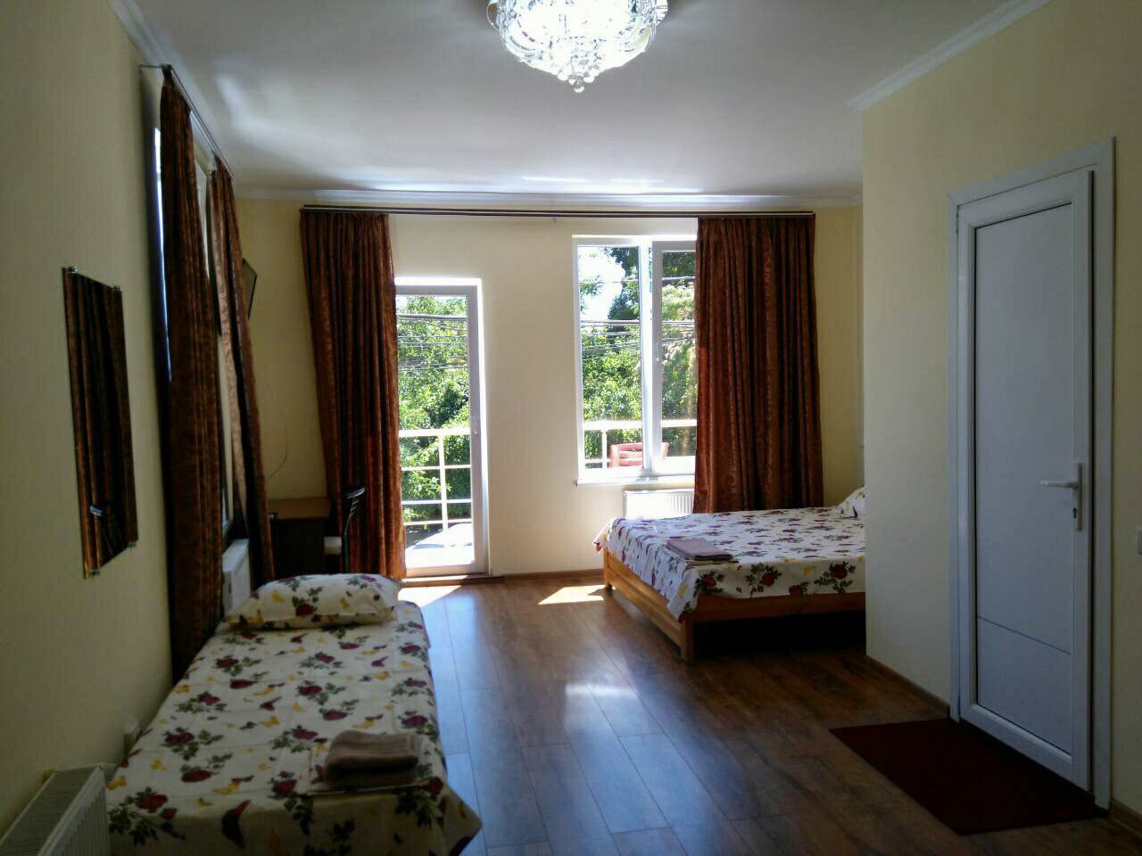 Продажа фасадного отдельностоящего здания и дома по ул. Каманина 21